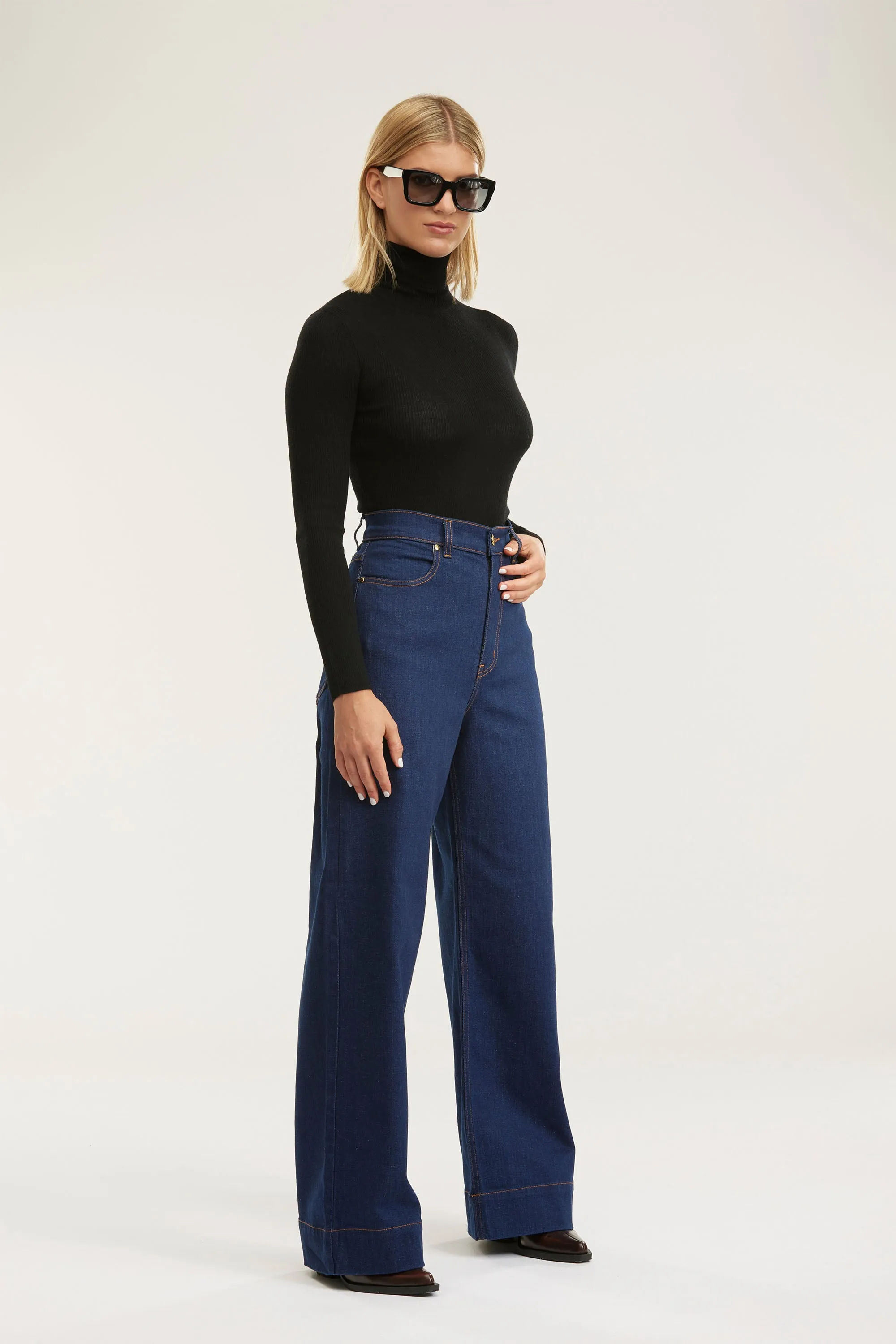 Merino Traveller Rib Roll Neck