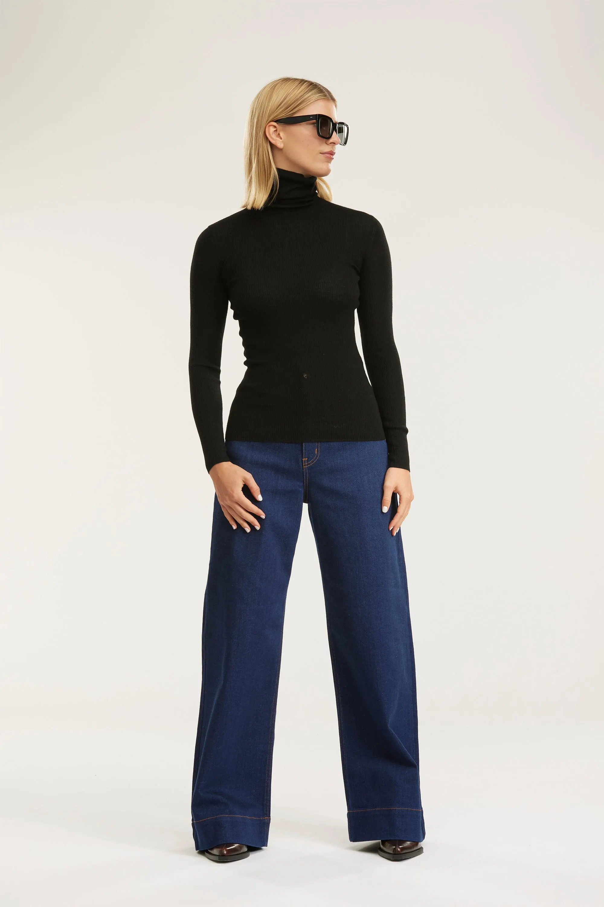 Merino Traveller Rib Roll Neck